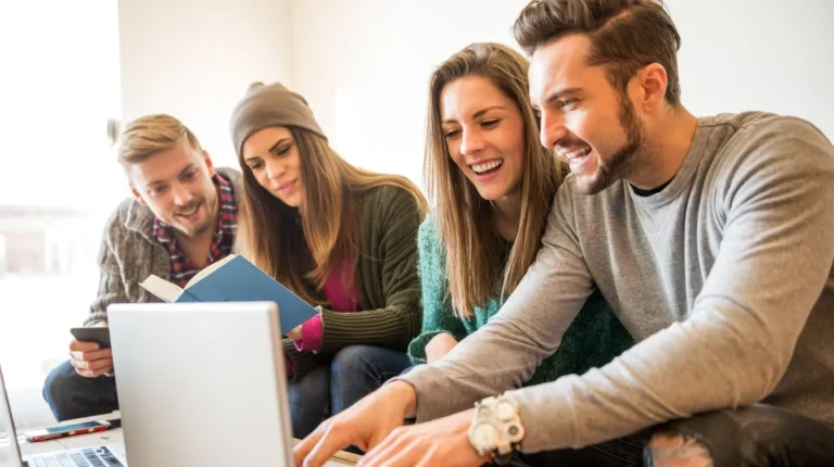 Grupo de estudantes engajados em atividade acadêmica, representando a importância da retenção escolar